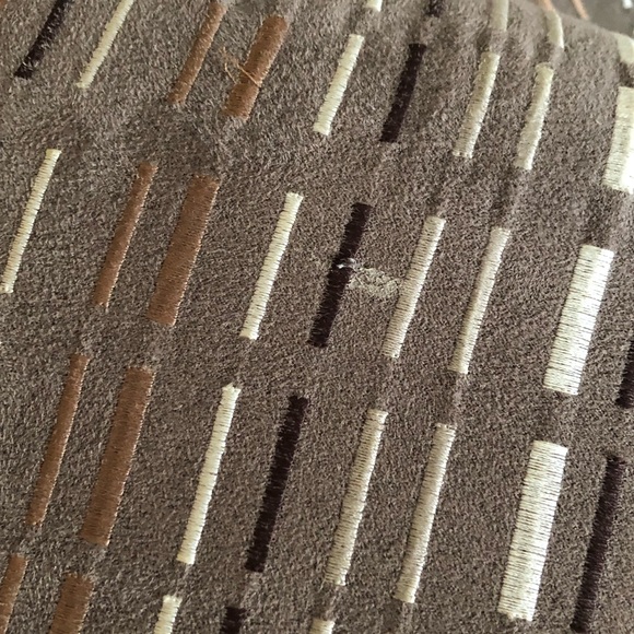 Set of 2 accent pillow covers. 18” x 13” pillow - Picture 4 of 8